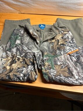 Field & Stream Kids Realtree Camo Sweatpants with Olive Panels medium weather